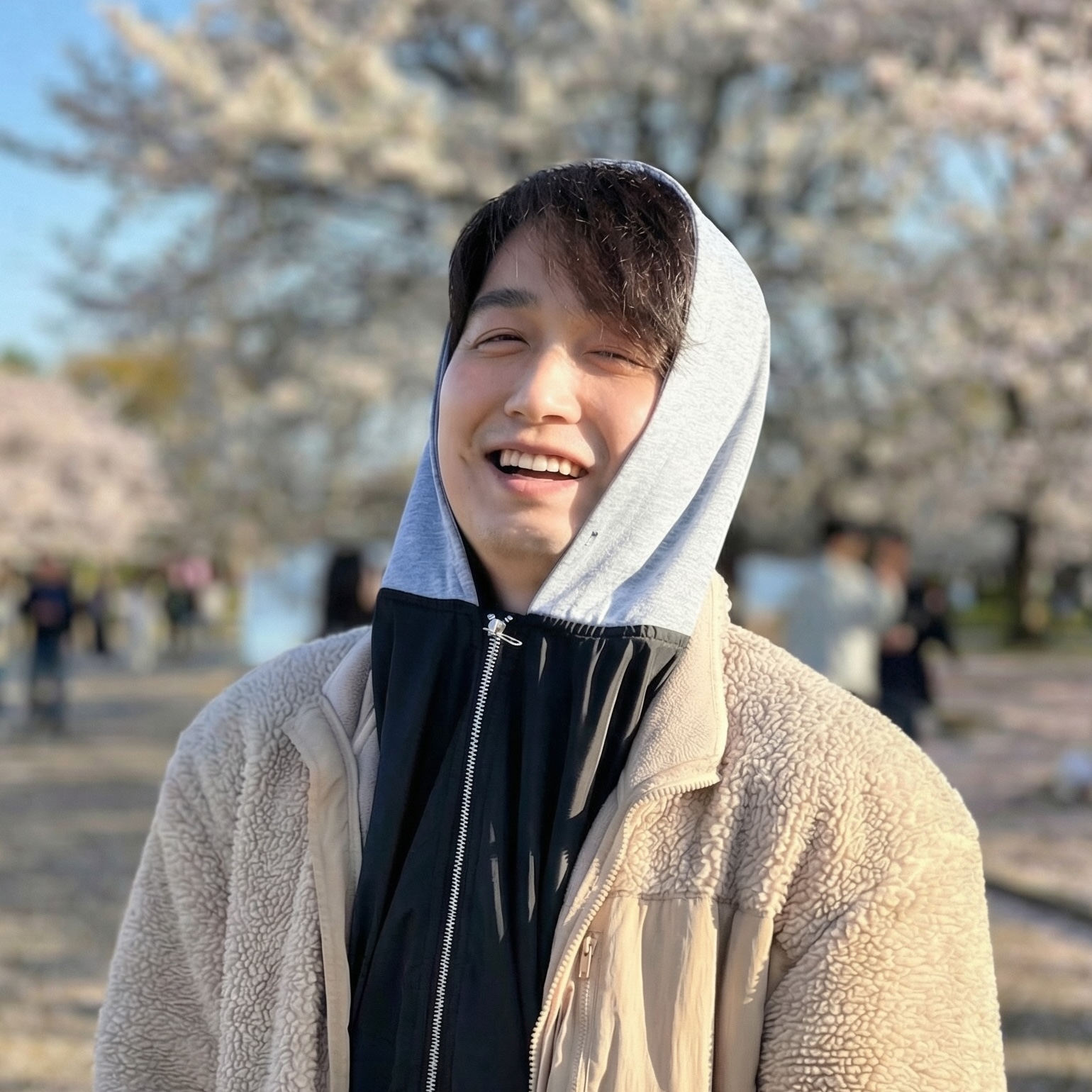 카메라를 든 사나이(들)