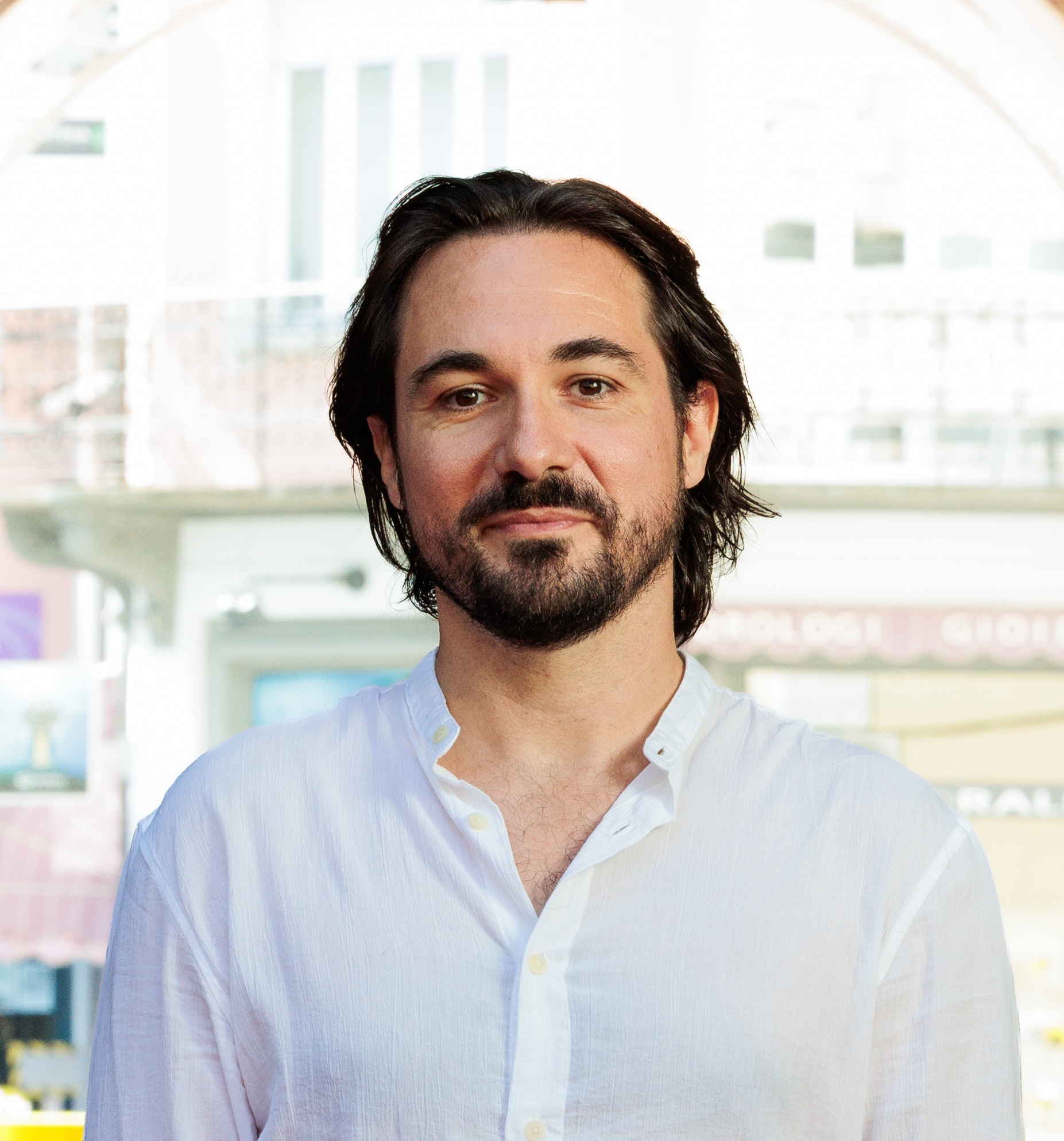 “영화는 그 너머로 나아갈 방법이 되어 줬다”