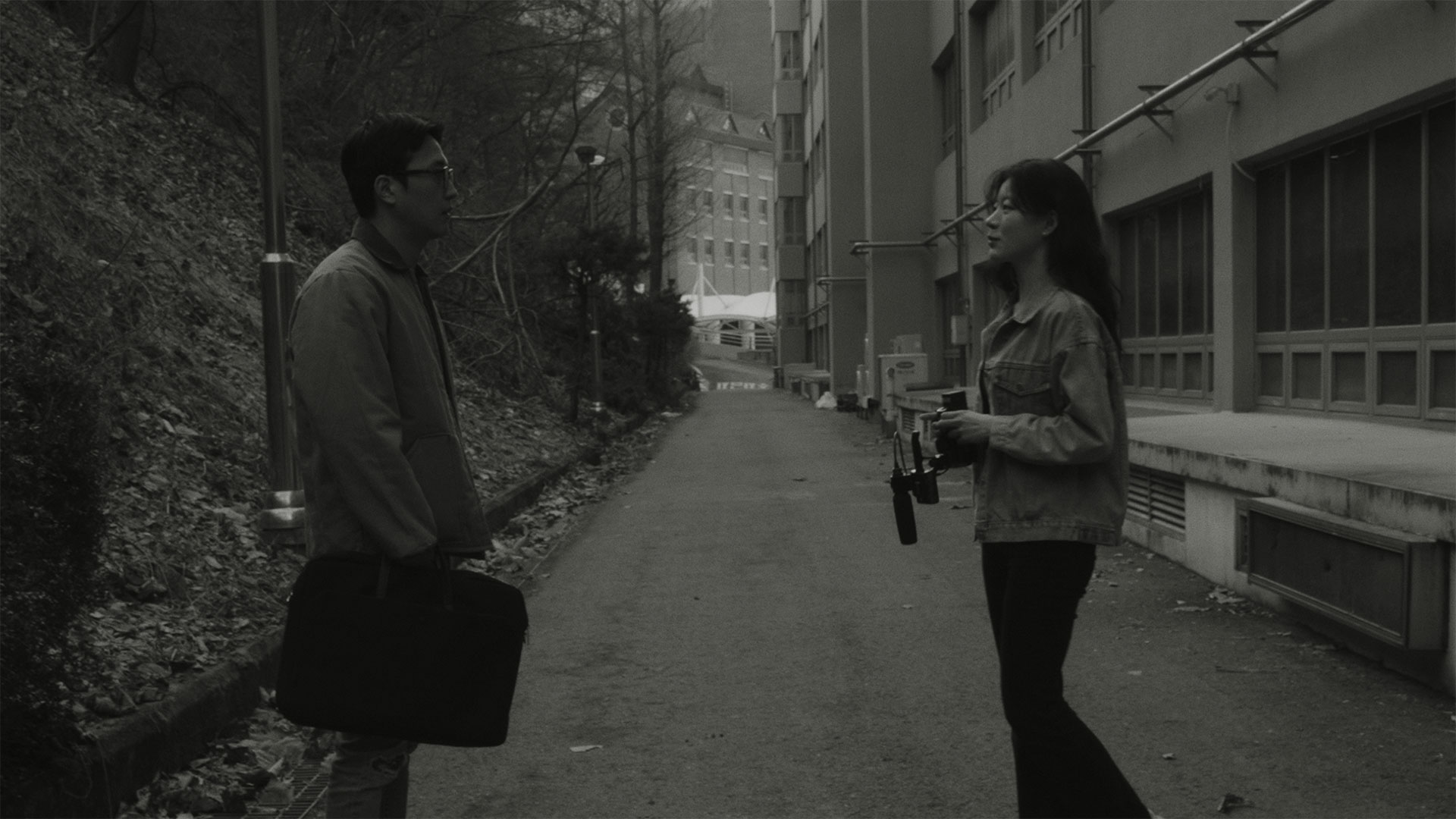 카메라를 든 사나이(들)