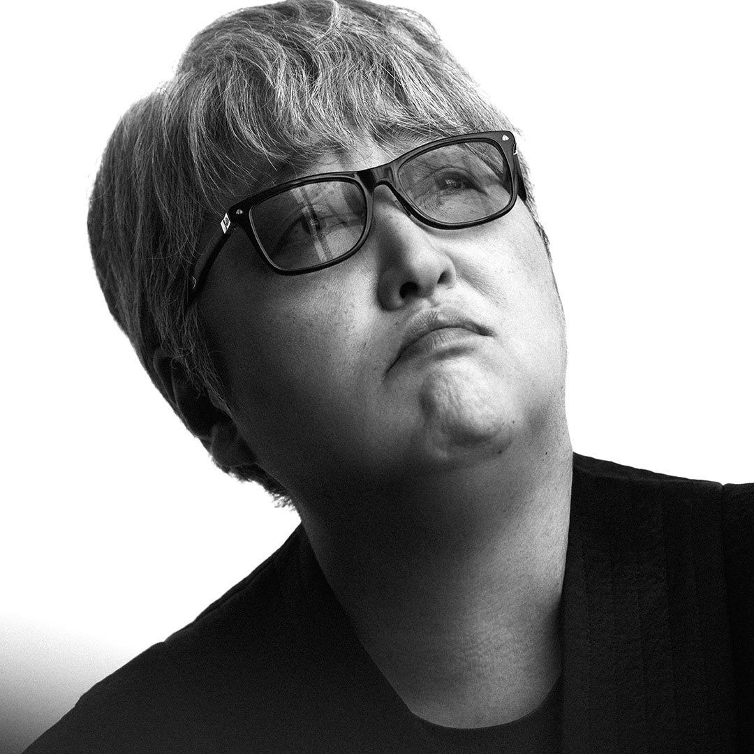 바로 지금, 기억과 함께 한 걸음 더 내디디며