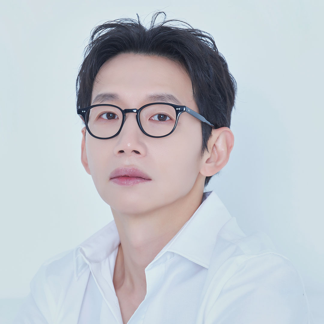 사랑과 의심 사이에서 갈등하는 남자